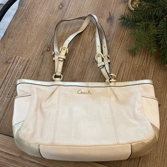 Coach white and gold purse 2025